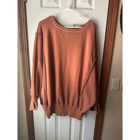 Free people with the free Camden sweatshirt - Picture 8 of 8